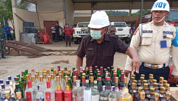 PT IMIP Musnahkan Ribuan Miras Sitaan Tahun 2023