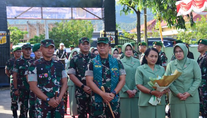Kunjungi Kodim 1305/BT, Pangdam XIII/Merdeka Disambut Tarian Moduai