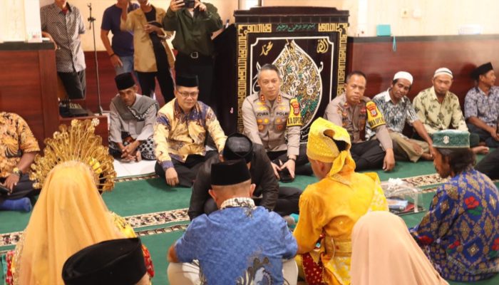 Tahanan Narkoba Nikahi Pujaan Hatinya di Polres Parimo