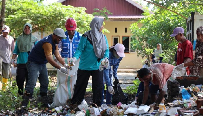 Huabao Morowali Gelar Bersih-bersih Sampah Peringati HPSN Sambil Edukasi Masyarakat