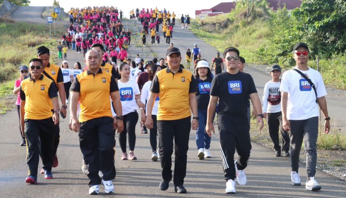 HUT Polres Morowali ke-4, Ratusan Peserta Ikut Jalan Santai Berhadiah Menarik