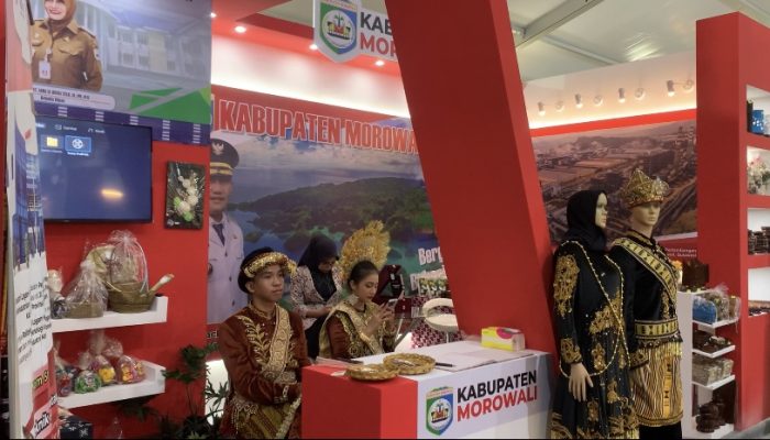 Pemerintah Kabupaten Morowali Buka Stand di Sulteng Expo 2024, Pamerkan Kain Motif Tobungku