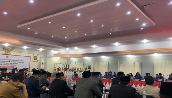 Kepala BPKAD Sulteng Hadiri Pelantikan Pejabat Administrator dan Pengawas, Total 389 Orang