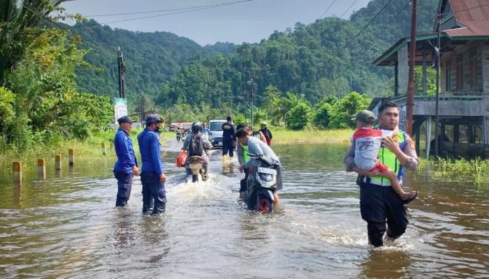 Ruas Jalan di Desa Bunta Direndam Banjir, Aktivitas Warga Terganggu