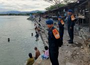 Tim SAR Operasi Ketupat Tinombala Pantau Objek Wisata Pantai Saat Libur Lebaran 2024