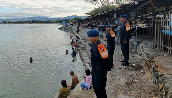 Tim SAR Operasi Ketupat Tinombala Pantau Objek Wisata Pantai Saat Libur Lebaran 2024