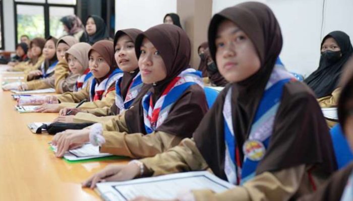 Dikunjungi Siswa SDIT Al-Fahmi, Asisten Bidang Perekonomian dan Pembangunan Jelaskan Kerja Pemerintah