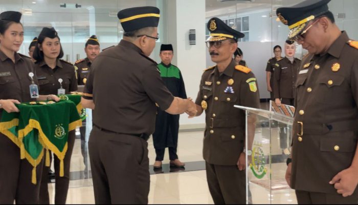 Wakajati dan 2 Kajari Resmi Dilantik, Kajati Sulteng Minta Tuntaskan Kasus Korupsi