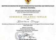 Dukung Percepatan Pembangunan Daerah Tertinggal, Gubernur Sulteng Terima Penghargaan dari Menko PMK
