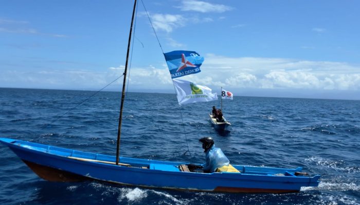 Perahu Nelayan di Bangkep Kibarkan Bendera Koalisi saat Jemput Anwar Hafid dan Reny Lamadjido di Pelabuhan Leme-Leme