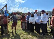 Deklarasi Pilkada 2024, Upacara Adat Kulawi Sambut Anwar Hafid dan Reny A Lamadjido di Desa Bolapapu