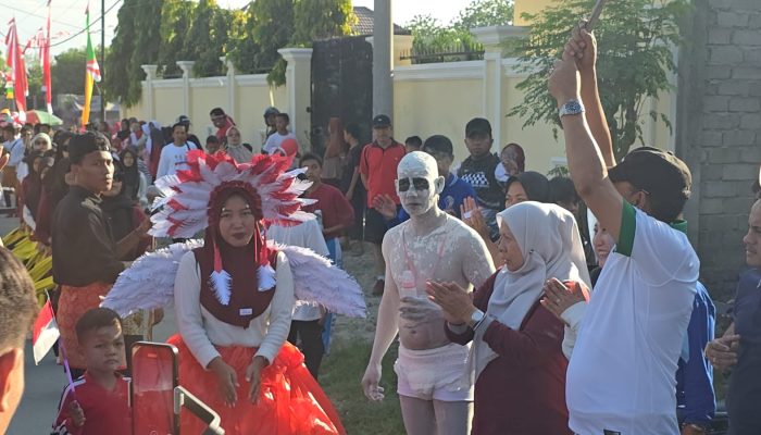 Anwar Hafid Lepas Ribuan Peserta Jalan Santai Merdeka di Kelurahan Duyu Palu