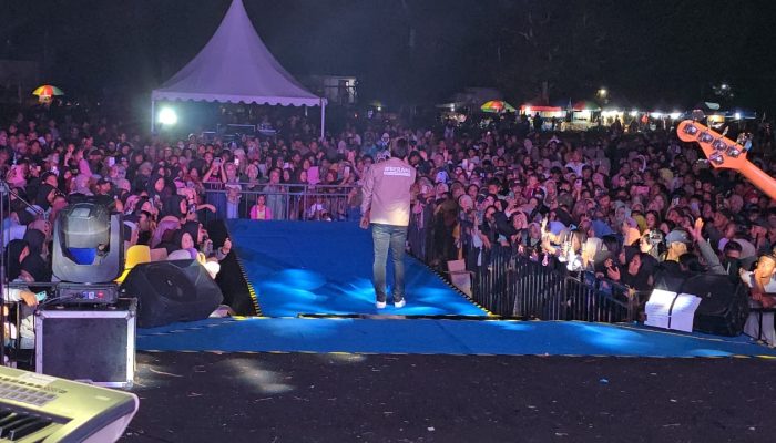 Ribuan Warga Sojol Berbondong-bondong Ikut Deklarasi Anwar Hafid dan Reny Lamadjido