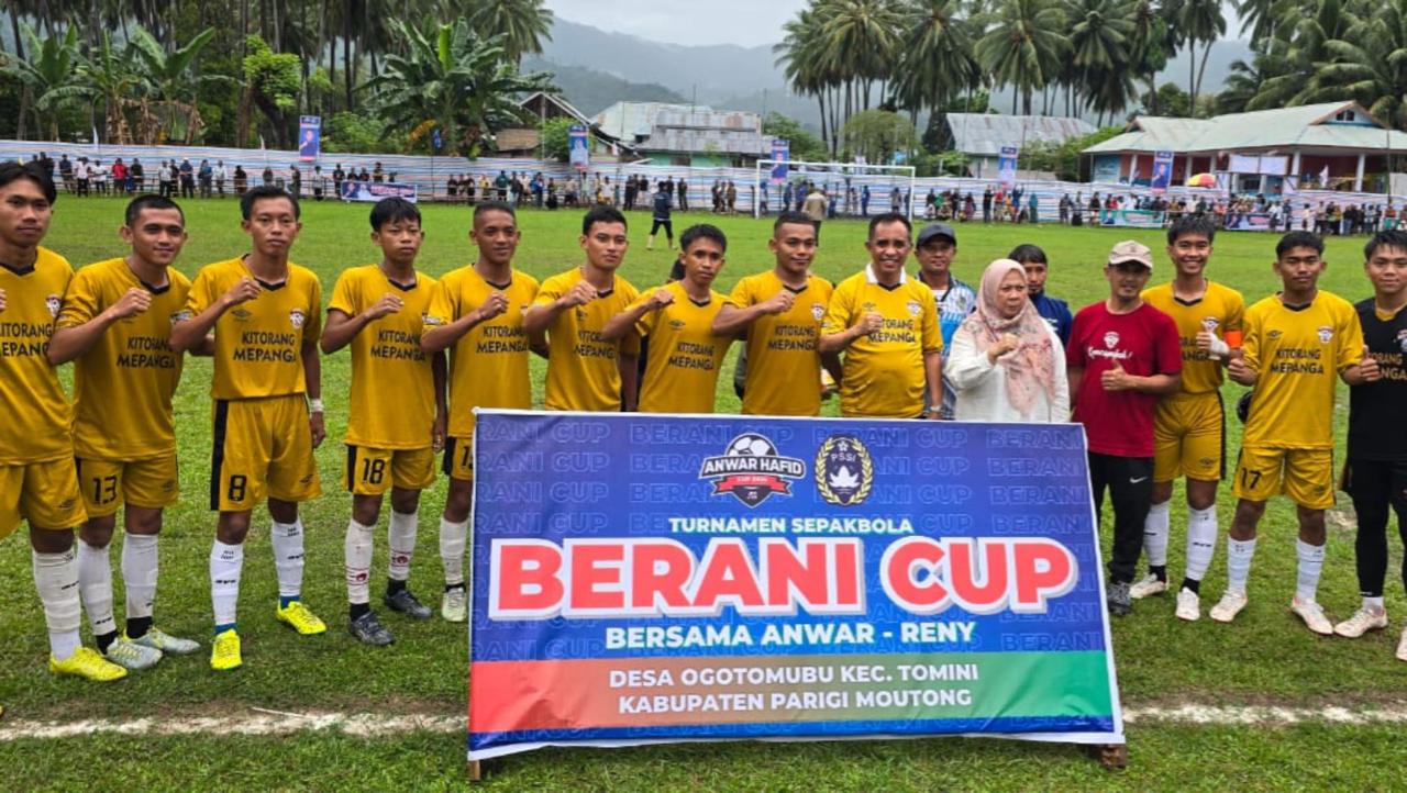 Anwar Hafid-Reny Lamadjido Buka Turnamen Sepak Bola BERANI Cup 2024 di Desa Ogotumubu Parimo