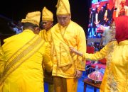 Momen Ahmad Ali Pakai Siga dan Salempang Kuning saat Didaulat Jadi Ketua Dewan Adat Dampal Donggala