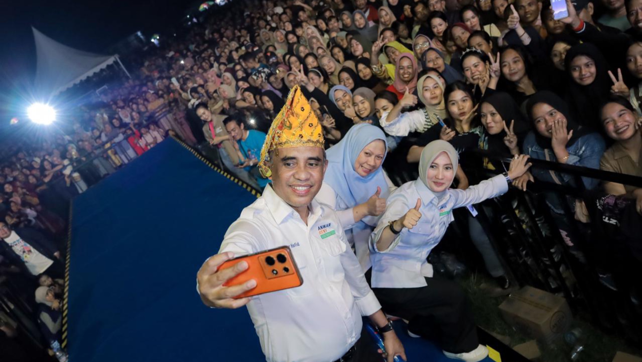 Anwar Hafid dan Reny Lamadjido Mendaftar di KPU Sulteng Hari Terakhir, Jalan Kaki Bersama Simpatisan