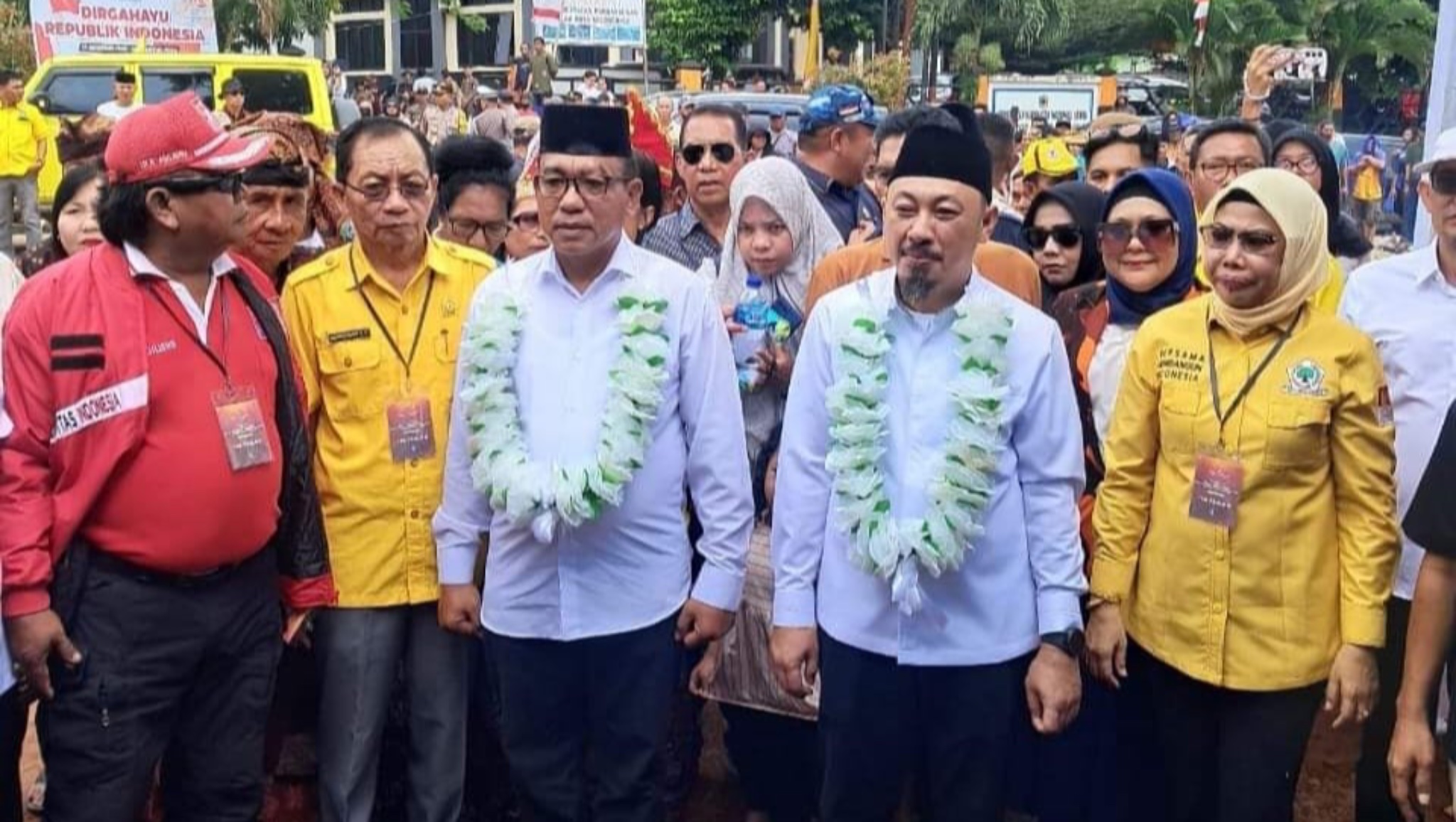 Ribuan Simpatisan Antar Jeffisa Putra Amrullah dan Ruben Hehi Mendaftar di KPU Morut