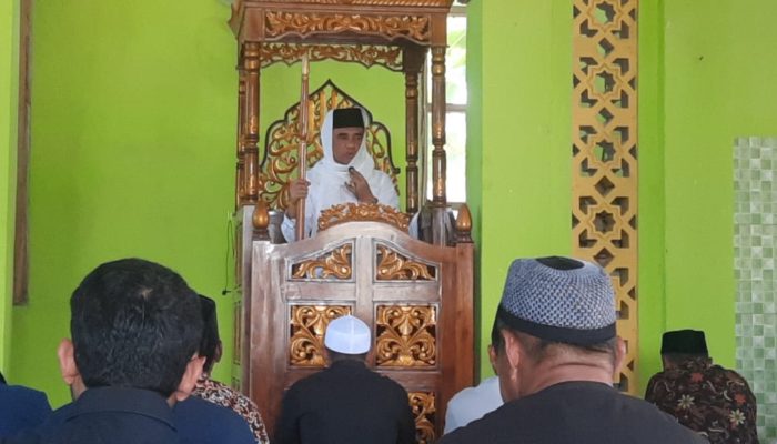 Jadi Khatib Salat Jumat di Masjid Nurul Yakin Bangkep, Anwar Hafid Sampaikan 4 Pesan Rasulullah