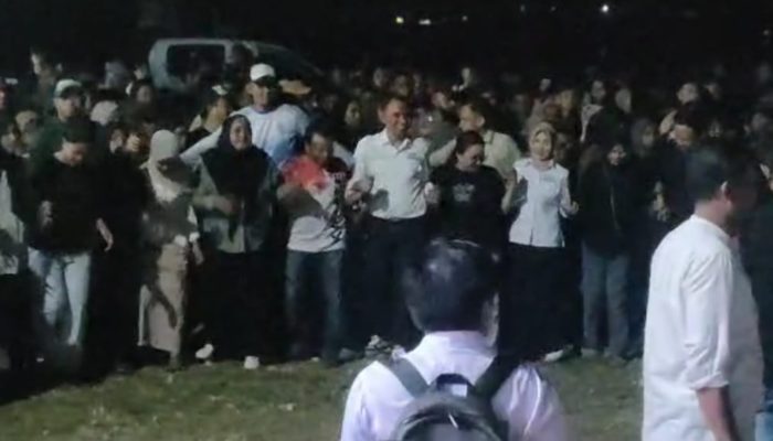 Anwar Hafid dan Reny Lamadjido Ikut Menari Dero Bersama Ribuan Masyarakat saat Deklarasi di Salakan Bangkep