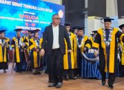 Ketua IKA Untad Ahmad Ali Berikan Beasiswa Luar Negeri untuk Lulusan Terbaik  di Wisuda ke-125