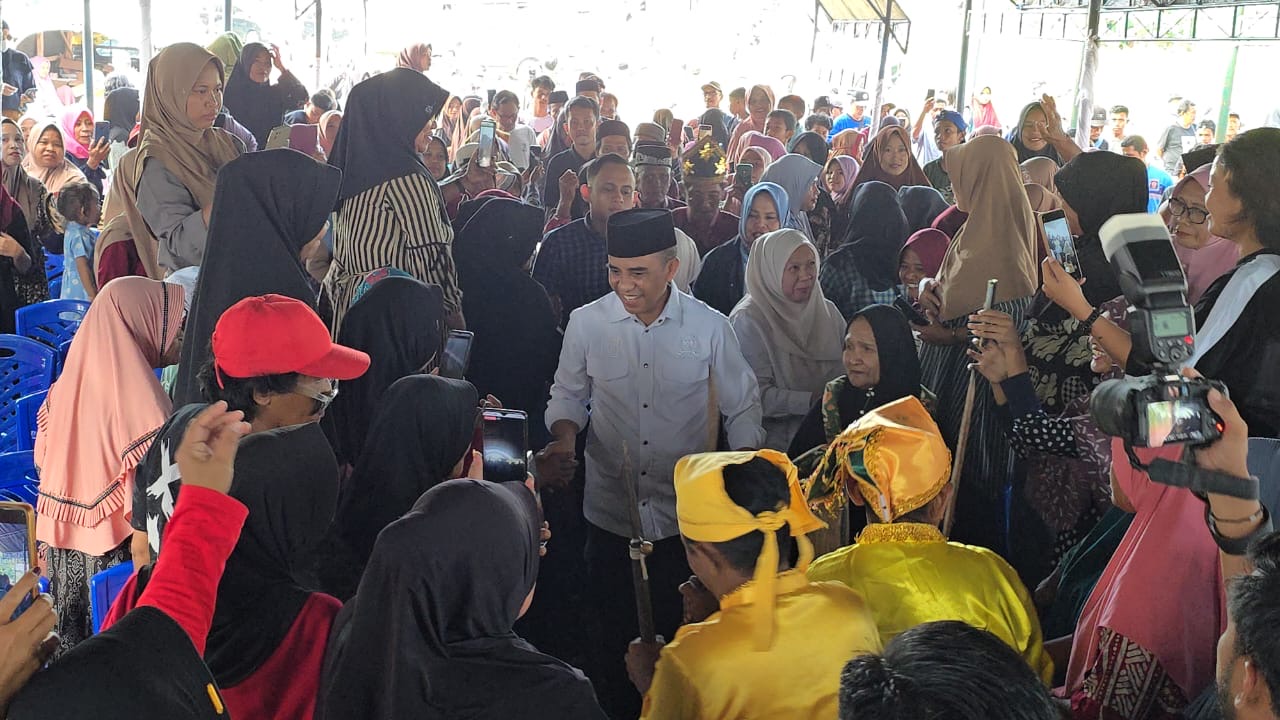 Silaturahmi di Siniu Parimo, Anwar Hafid Punya Pesan ke Warga saat Dibilik Suara: Ada Gambar Laki-laki Perempuan