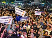 Ribuan Warga Morowali Serukan Kemenangan untuk Anwar Hafid dan Reny Lamadjido di Pilkada Sulteng 2024