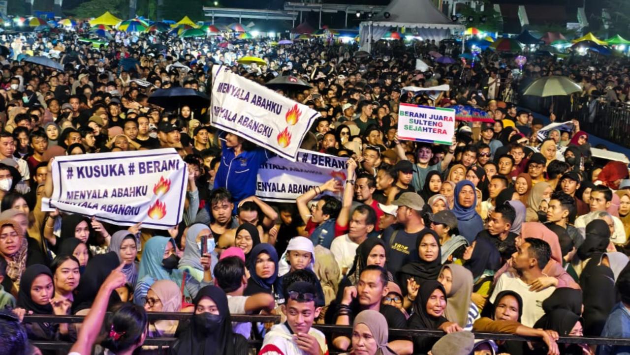 Ribuan Warga Morowali Serukan Kemenangan untuk Anwar Hafid dan Reny Lamadjido di Pilkada Sulteng 2024