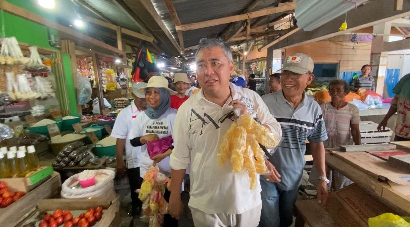 Ahmad Ali Blusukan ke Pasar Salakan, Pantau Langsung Kondisi Ekonomi Banggai Kepulauan