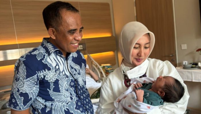 Anwar Hafid Sambut Kelahiran Cucu Pertama, Namanya Djan Rafa Razaq