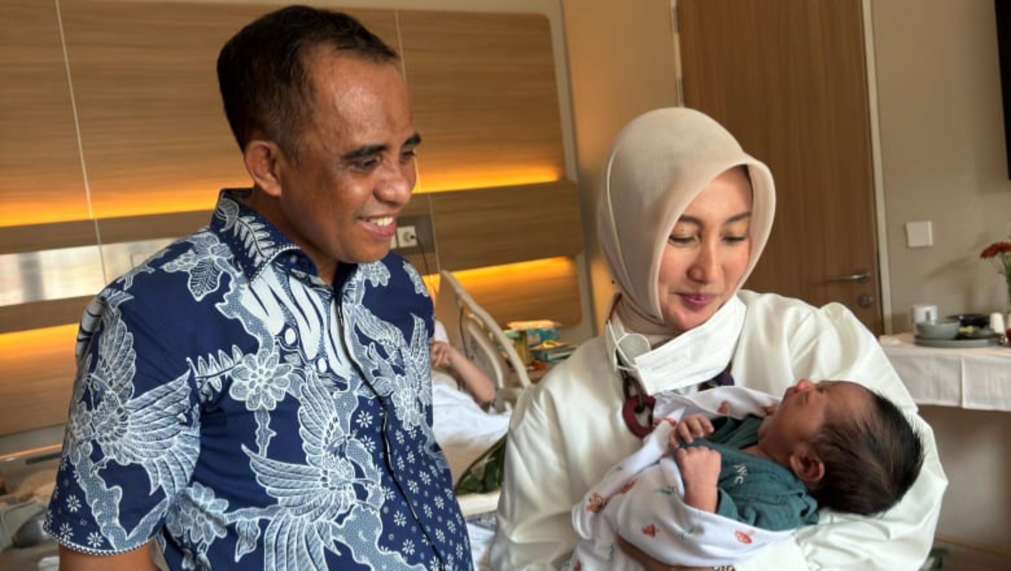 Anwar Hafid Sambut Kelahiran Cucu Pertama, Namanya Djan Rafa Razaq