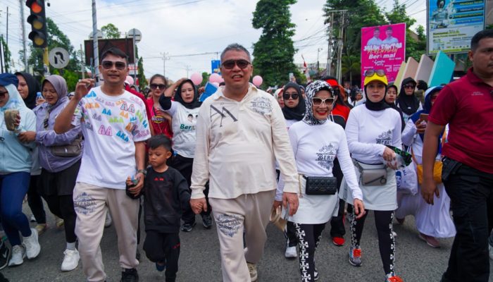 Ribuan Masyarakat Kota Palu Meriahkan Jalan Sehat Perempuan Beramal di Kota Palu