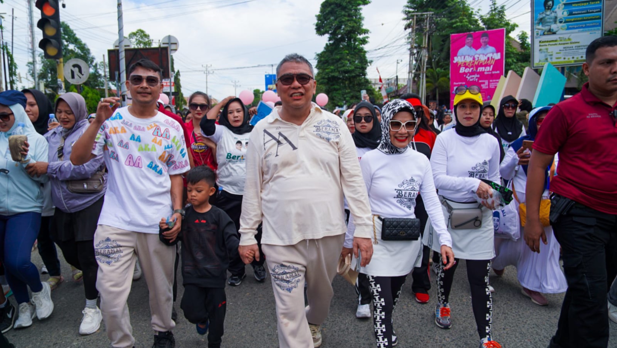 Ribuan Masyarakat Kota Palu Meriahkan Jalan Sehat Perempuan Beramal di Kota Palu
