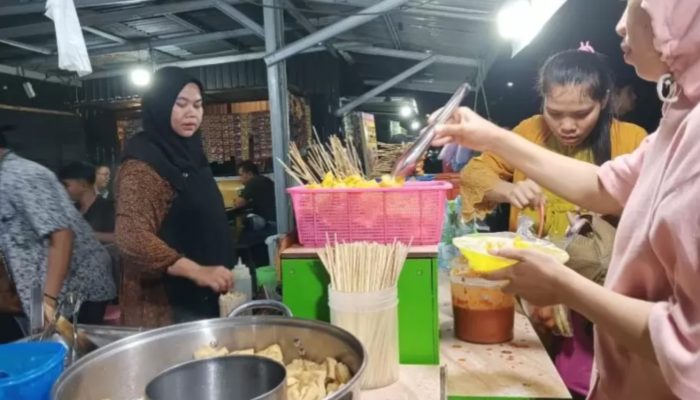 UMKM Berani Meriahkan Hiburan Rakyat Anwar Hafid dan Reny Lamadjido di Jembatan Lalove Palu