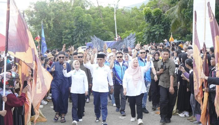 Parade Budaya Burung Maleo Sambut Anwar Hafid dan Reny Lamadjido di Stadion Kilongan Permai Banggai