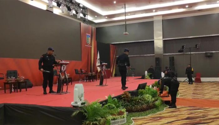 Tim Jibom Brimob Polda Sulteng Sterilisasi Lokasi Debat Perdana Pilkada Kota Palu 2024, Wakapolresta Sebut 340 Sudah Siaga