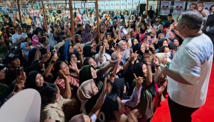 Diguyur Hujan, Warga Tetap Antusias Ikuti Kampanye Ahmad Ali di Jalan Maleo Kota Palu