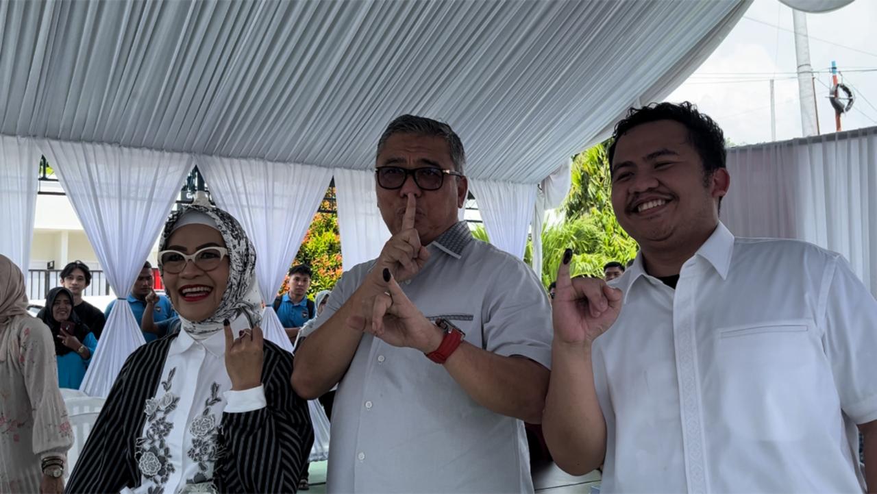 Jalan Kaki, Ahmad Ali dan Keluarga Nyoblos di TPS 14 Tanamonindi Palu