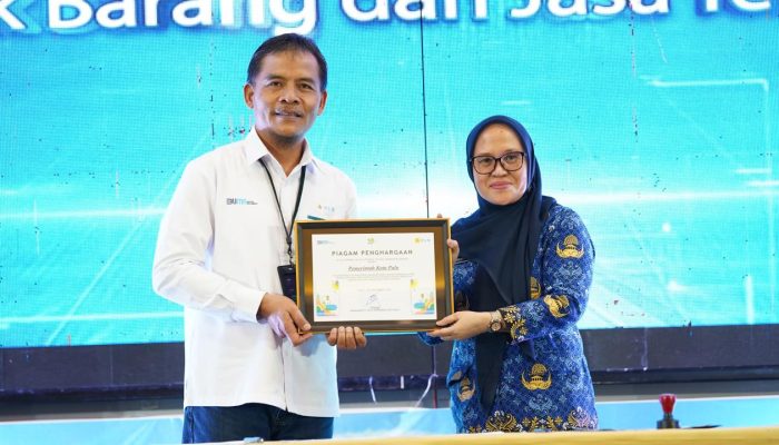 Lunasi Tagihan Listrik Tepat Waktu, Pemkot Raih Penghargaan dari PLN UP3 Palu