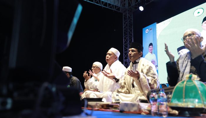 Ribuan Masyarakat Ikut Gema Maulid Akbar di Sail Tomini Kayubura, Doakan Ahmad Ali Jadi Gubernur Sulteng