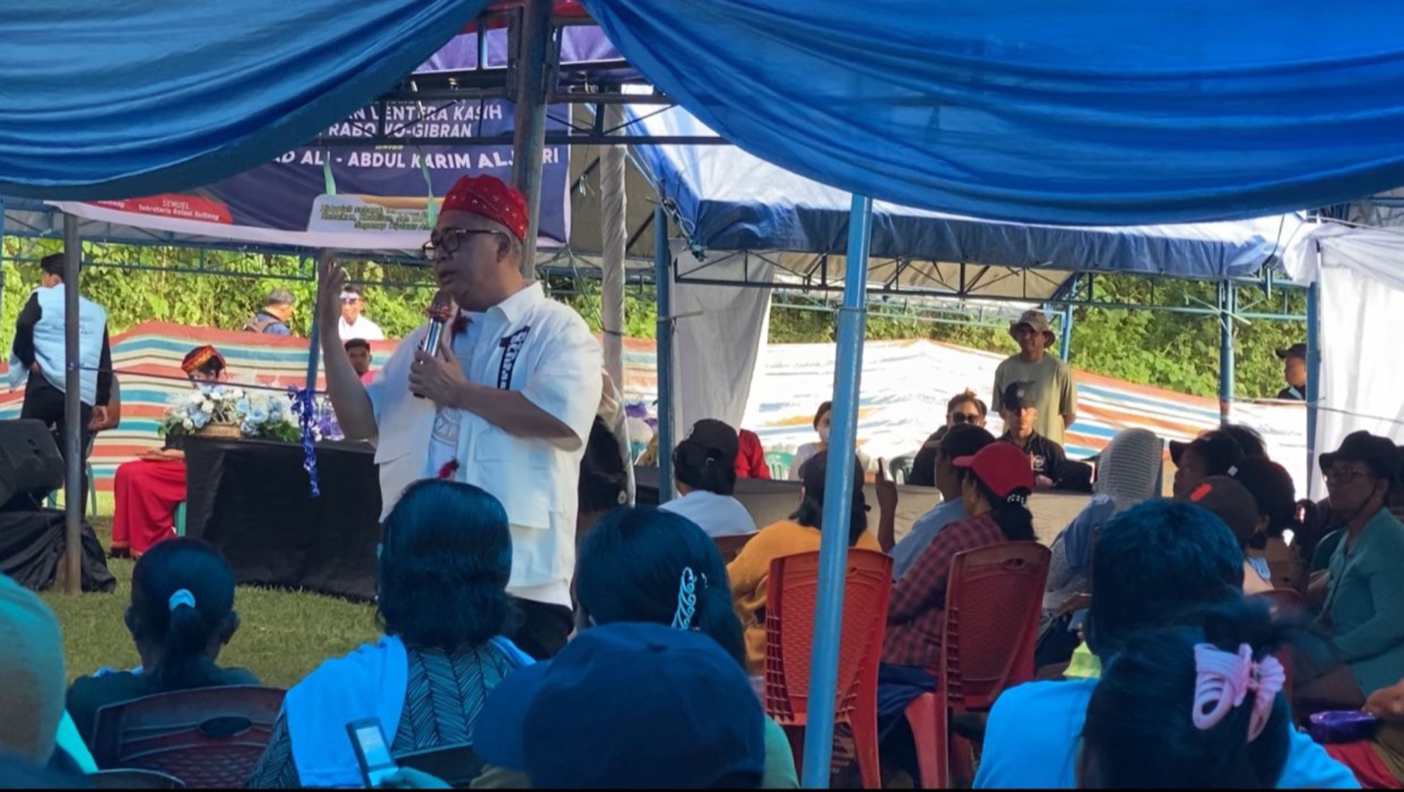 Ribuan Warga Tentena Antusias Sambut Pasar Murah Relawan Lentera Kasih Prabowo Gibran