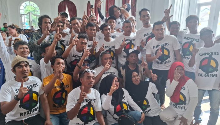 Kediaman Ahmad Ali Diserbu Pendukung, Slankers dan Komunitas Ojol Nyatakan Dukungan di Pilkada 2024