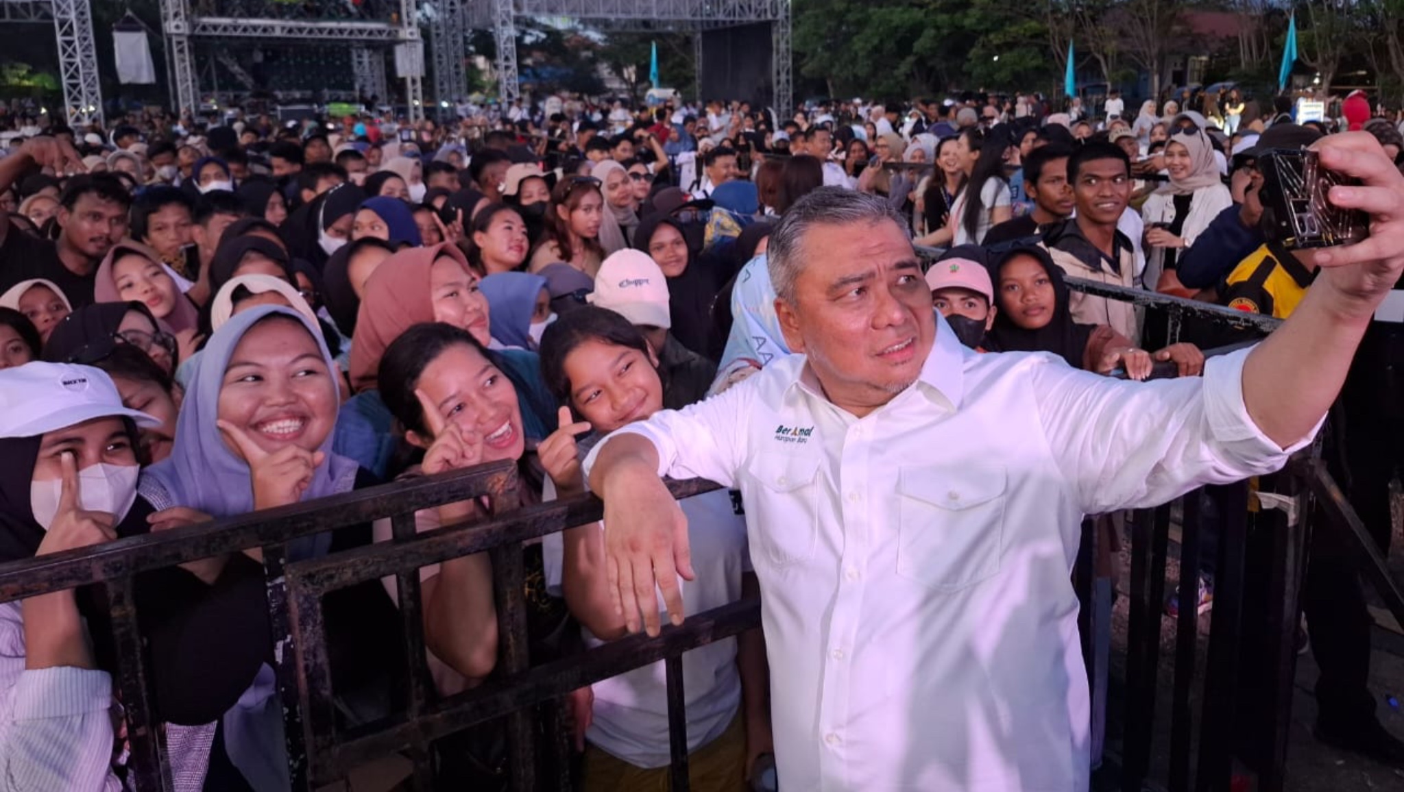 Ribuan Warga Padati Kampanye Akhir Ahmad Ali di Lapangan Immanuel Palu