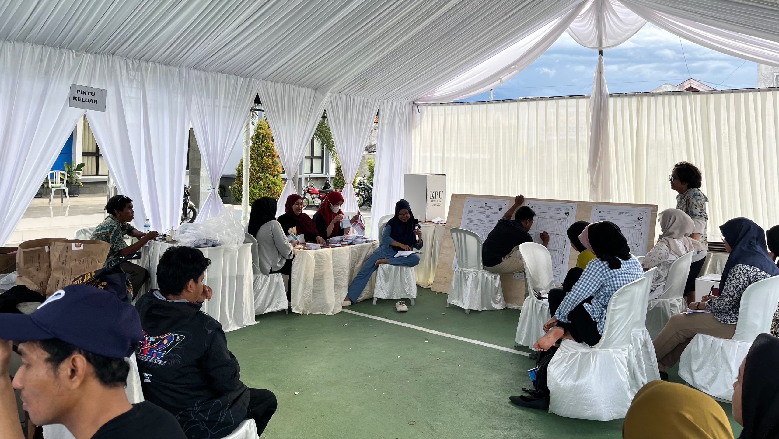 Pilkada 2024, Ahmad Ali Unggul di TPS 14 Tanamonindi, Rusdy Mastura Kalah di TPS Sendiri