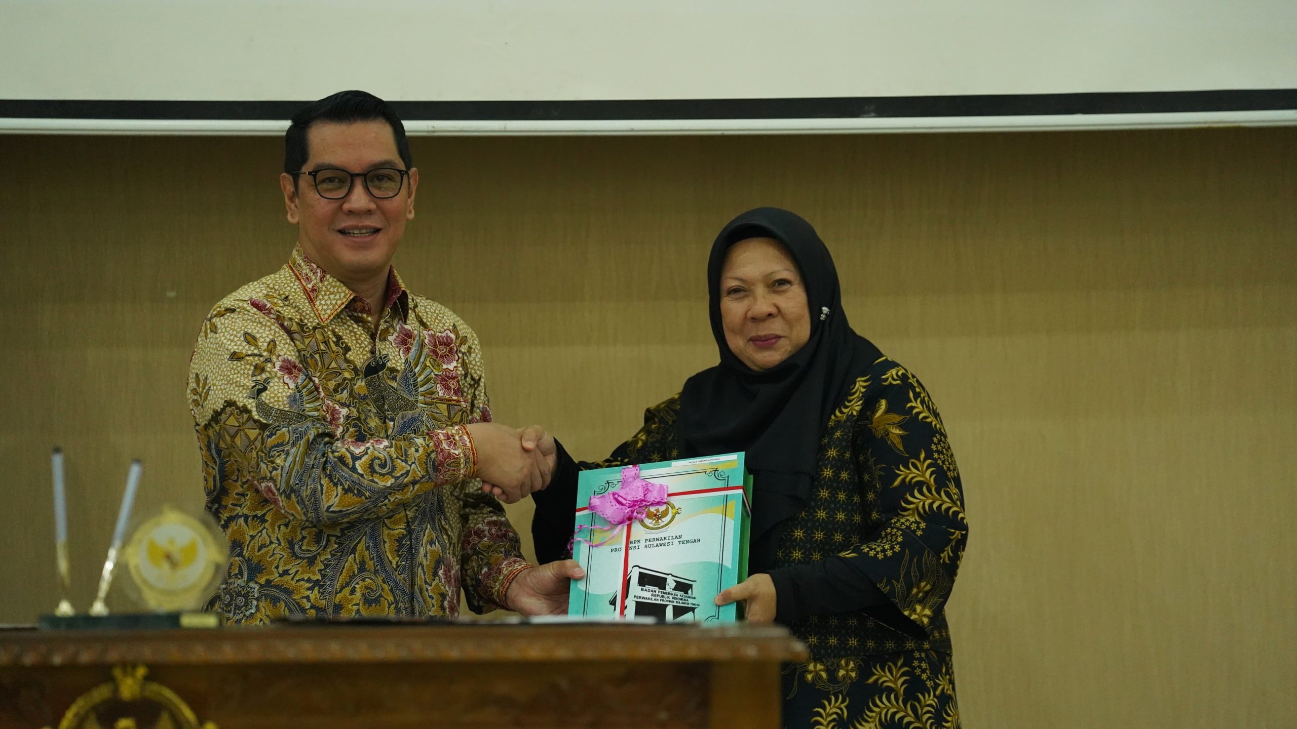 Wakil Wali Kota Palu Terima LHP Belanja Daerah 2024 dari BPK Sulteng, Fokus pada Pengadaan Barang dan Jasa