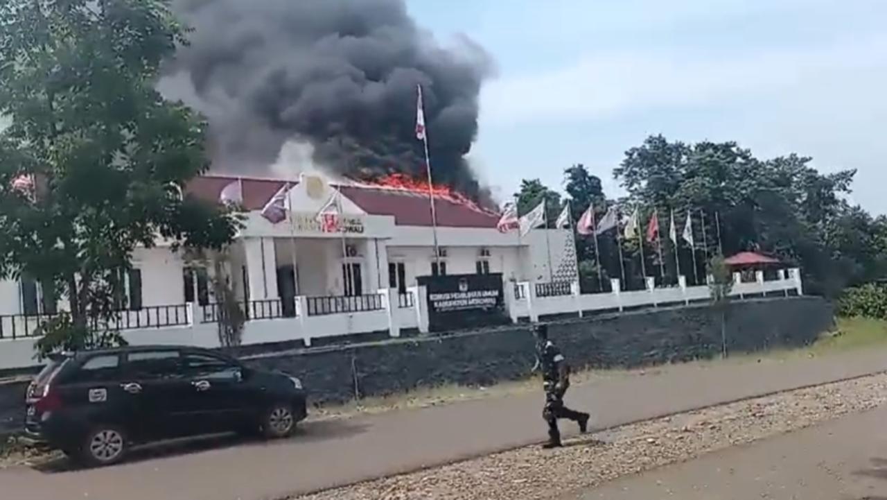 Kapolres AKBP Suprianto Pastikan Logistik Lengkap Pasca Kebakaran di Kantor KPU Morowali