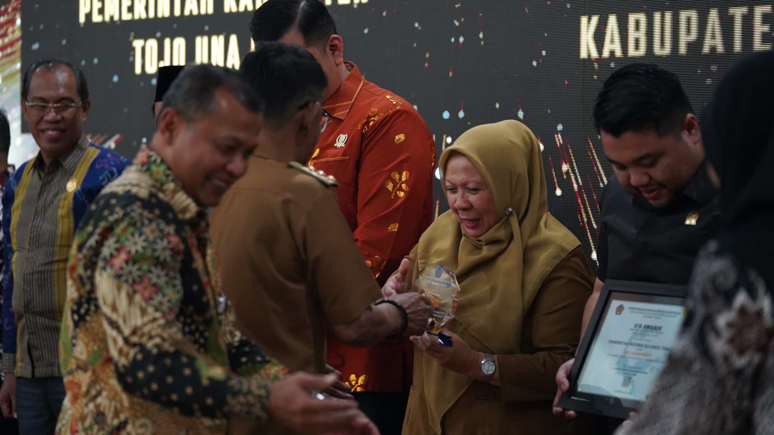 Pemkot Palu Terima 3 Penghargaan dari Kementerian Keuangan-Hukum dan Hak Asasi Manusia RI