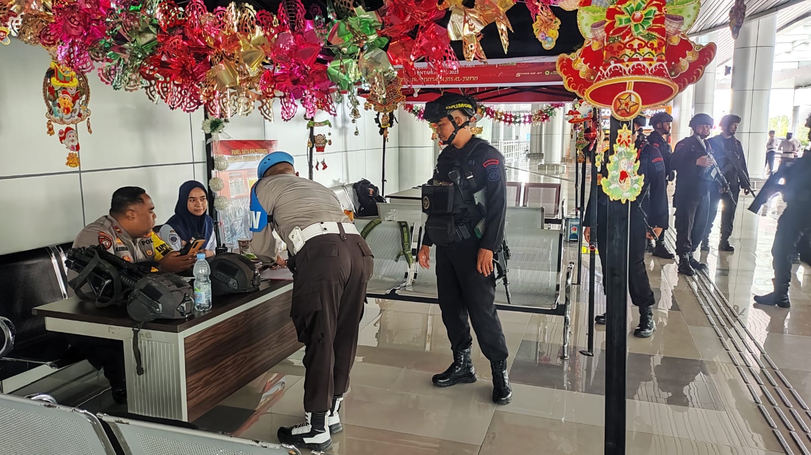 Satbrimob Polda Sulteng Patroli Pengamanan Jelang Perayaan Nataru 2024/2025