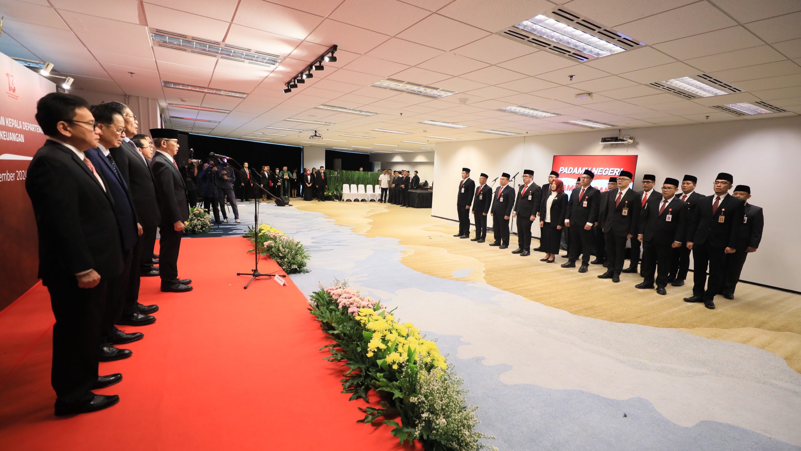 OJK Lantik 9 Pejabat Baru untuk Perkuat Peran dalam Pembangunan Nasional