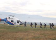 Satbrimob Polda Sulteng Latihan Terjun Payung di Bandara Mutiara Sis Aljufri Palu