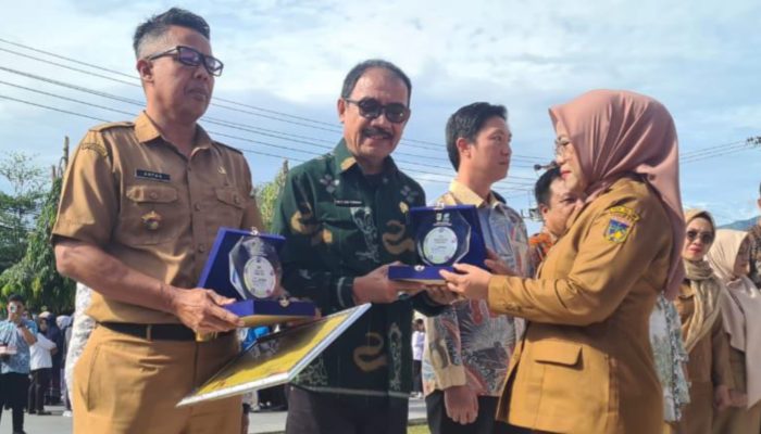 Dukung Program STBM, Pemerintah Kota Palu dan Kabupaten Poso Terima Penghargaan dari Dinas Kesehatan Sulteng
